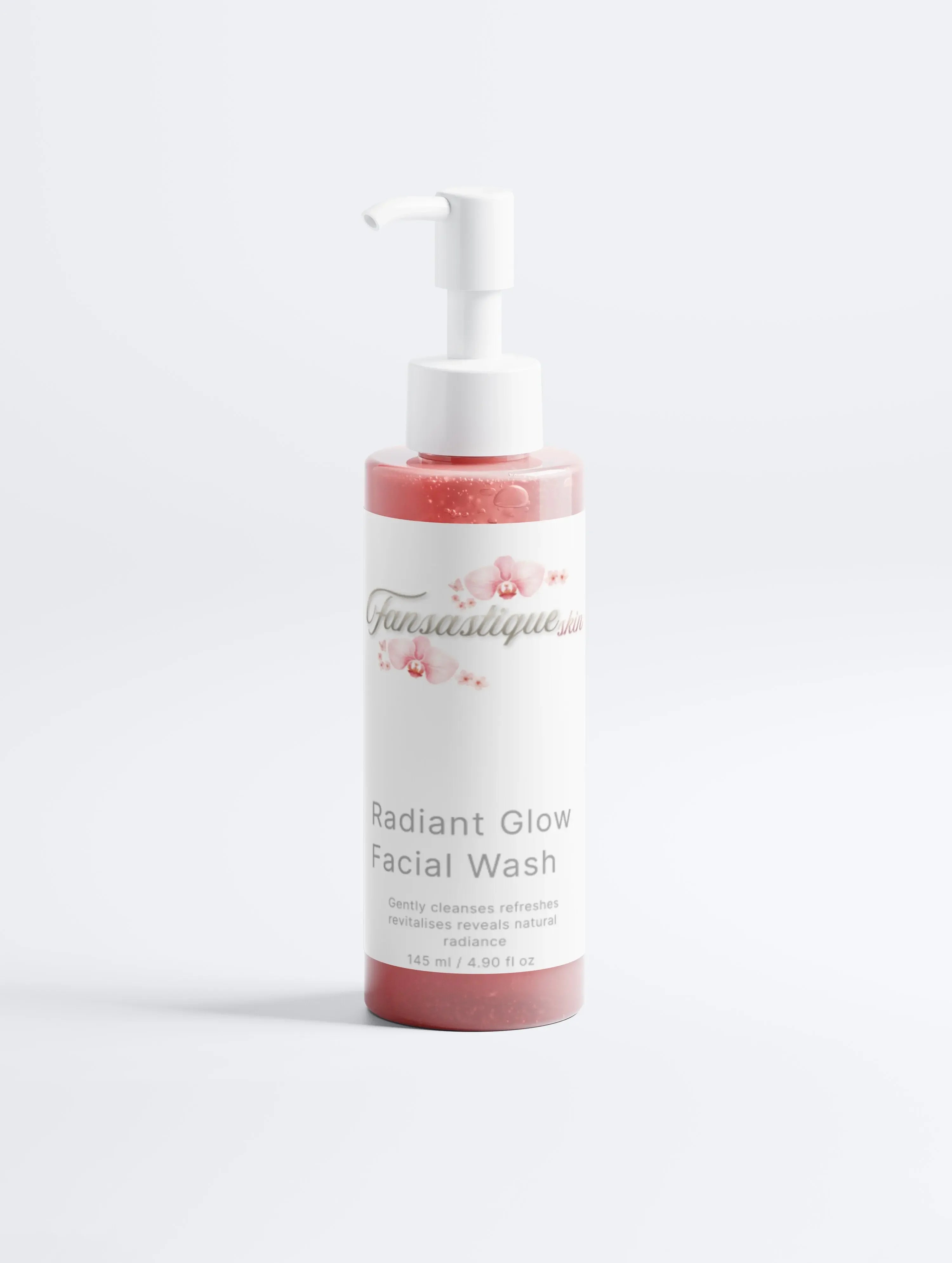 Radiant Glow Facial Wash fles skincare, roze gel, pompflacon op witte achtergrond