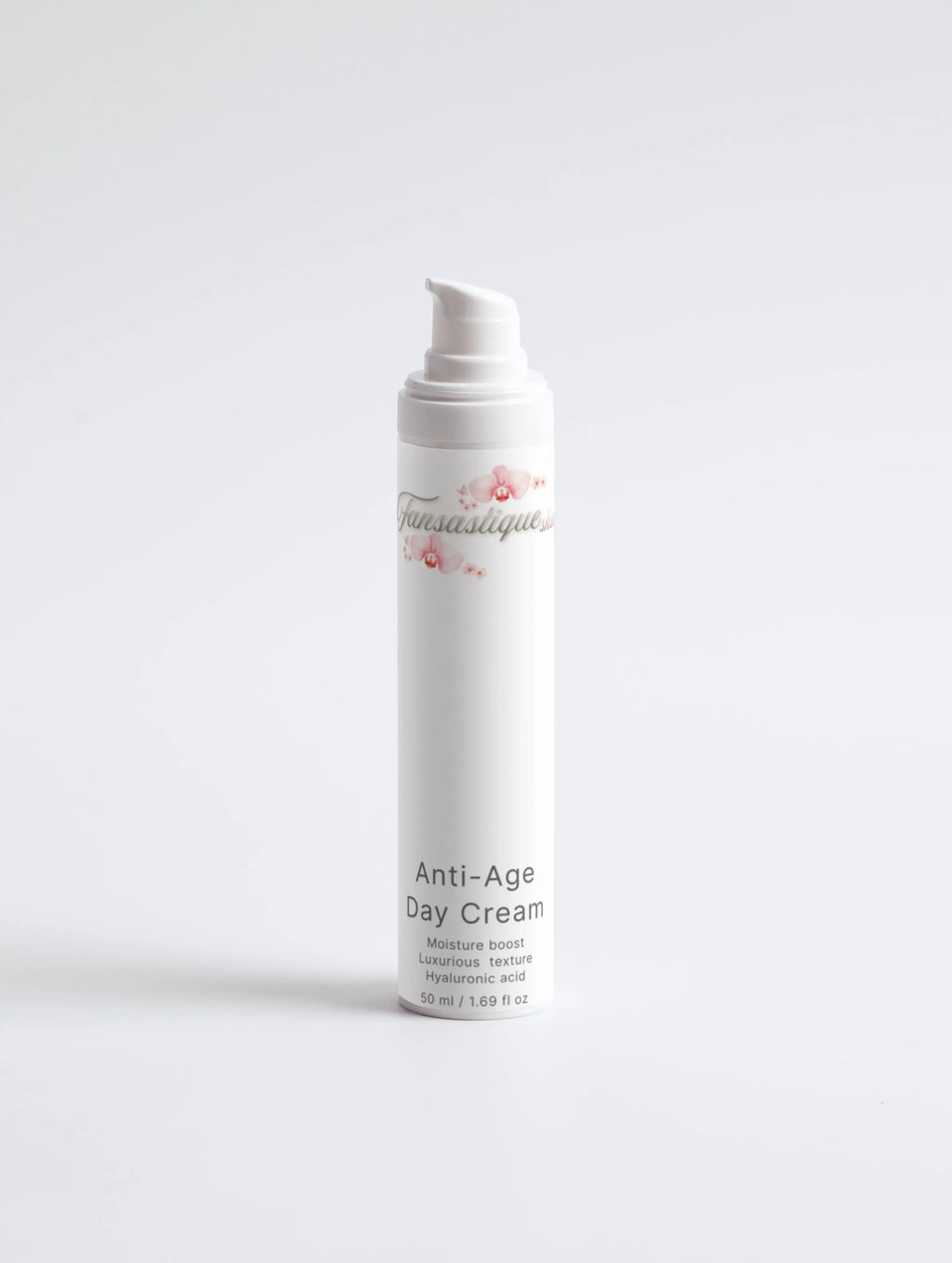 Witte flacon anti-age dagcrème met hyaluronzuur, luxe skincare product tegen huidveroudering