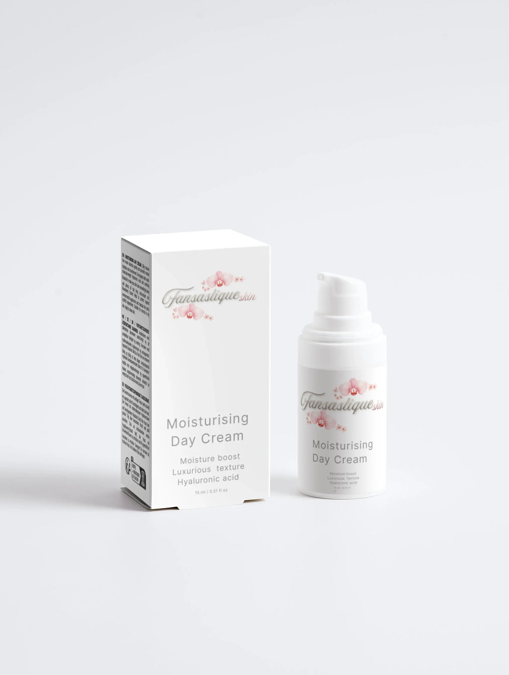 Luxe dagcrème met hyaluronzuur in witte pompflacon en verpakking, hydratatie skincare