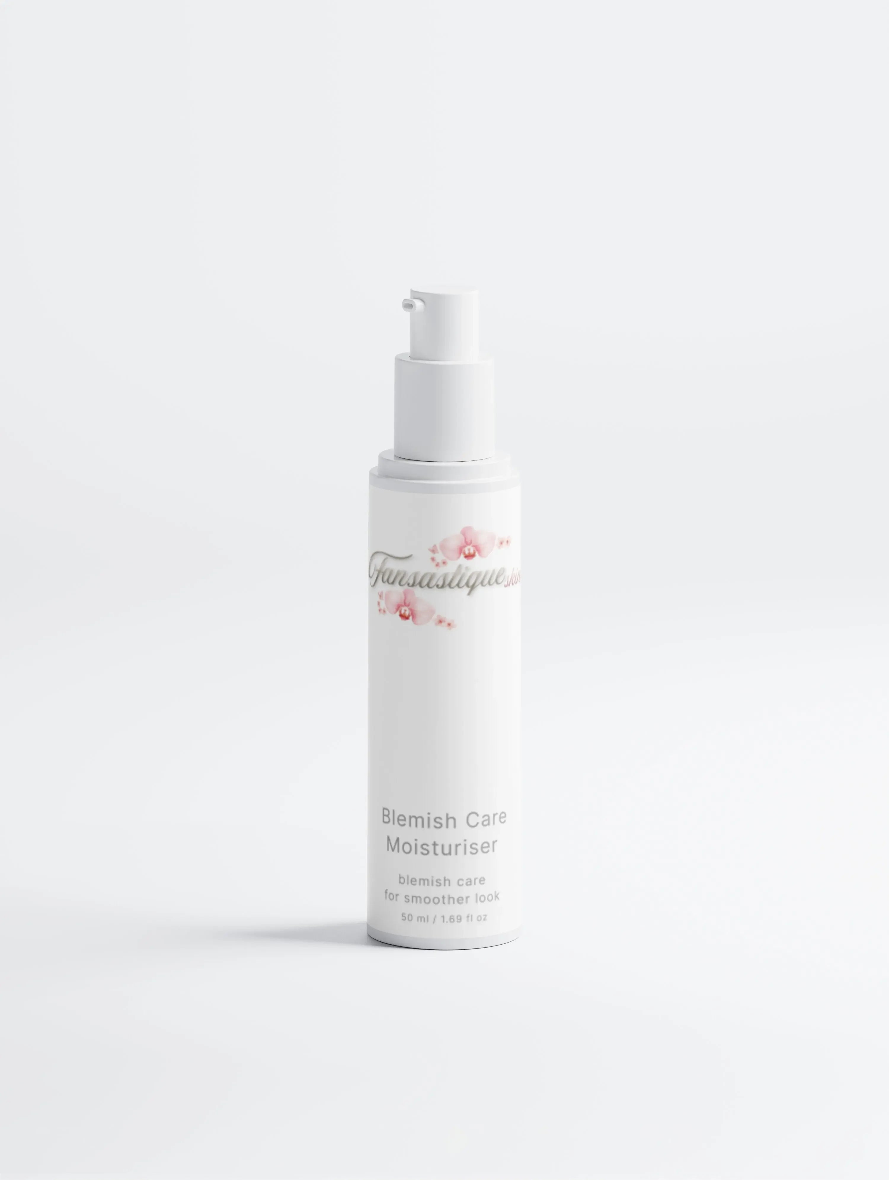 Blemish Care Moisturiser flacon met pomp, huidverzorging tegen oneffenheden, witte achtergrond