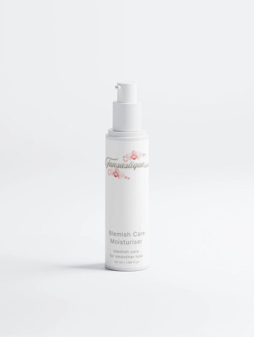Blemish Care Moisturiser flacon met pomp, huidverzorging tegen oneffenheden, witte achtergrond