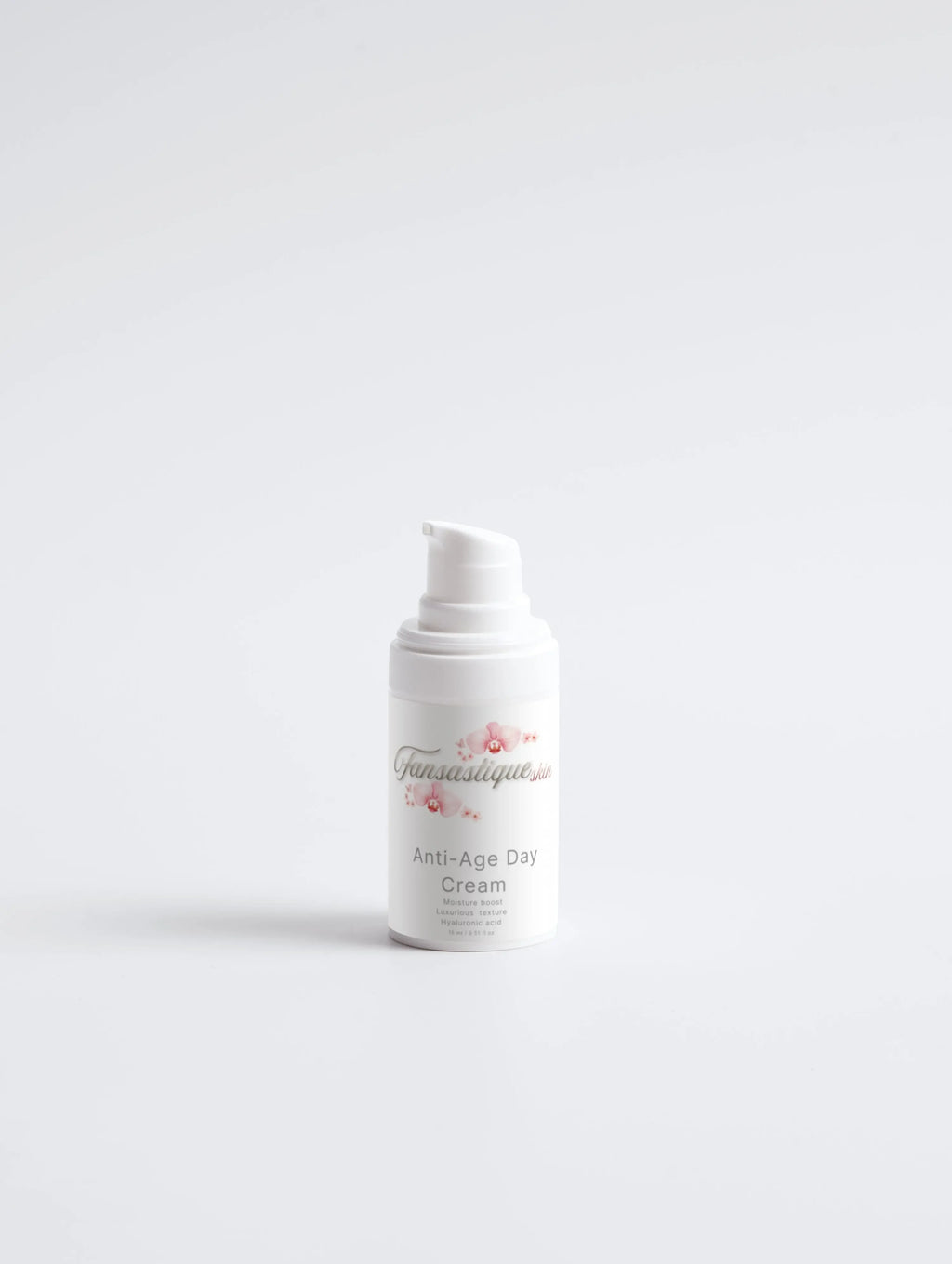 Anti-age dagcrème flesje voor skincare met hyaluronzuur op witte achtergrond
